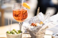 Zo maak je thuis een spritz die beter smaakt dan in het café